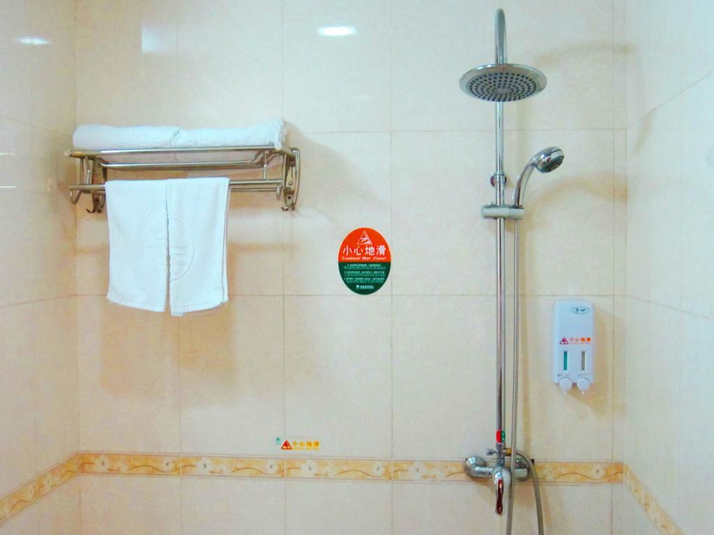 Greentree Inn Shanghai Dongming Road Subway Station Express Hotel Exterior foto