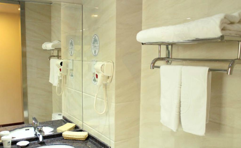 Greentree Inn Shanghai Dongming Road Subway Station Express Hotel Exterior foto