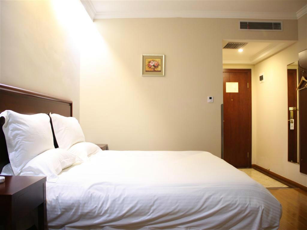 Greentree Inn Shanghai Dongming Road Subway Station Express Hotel Exterior foto