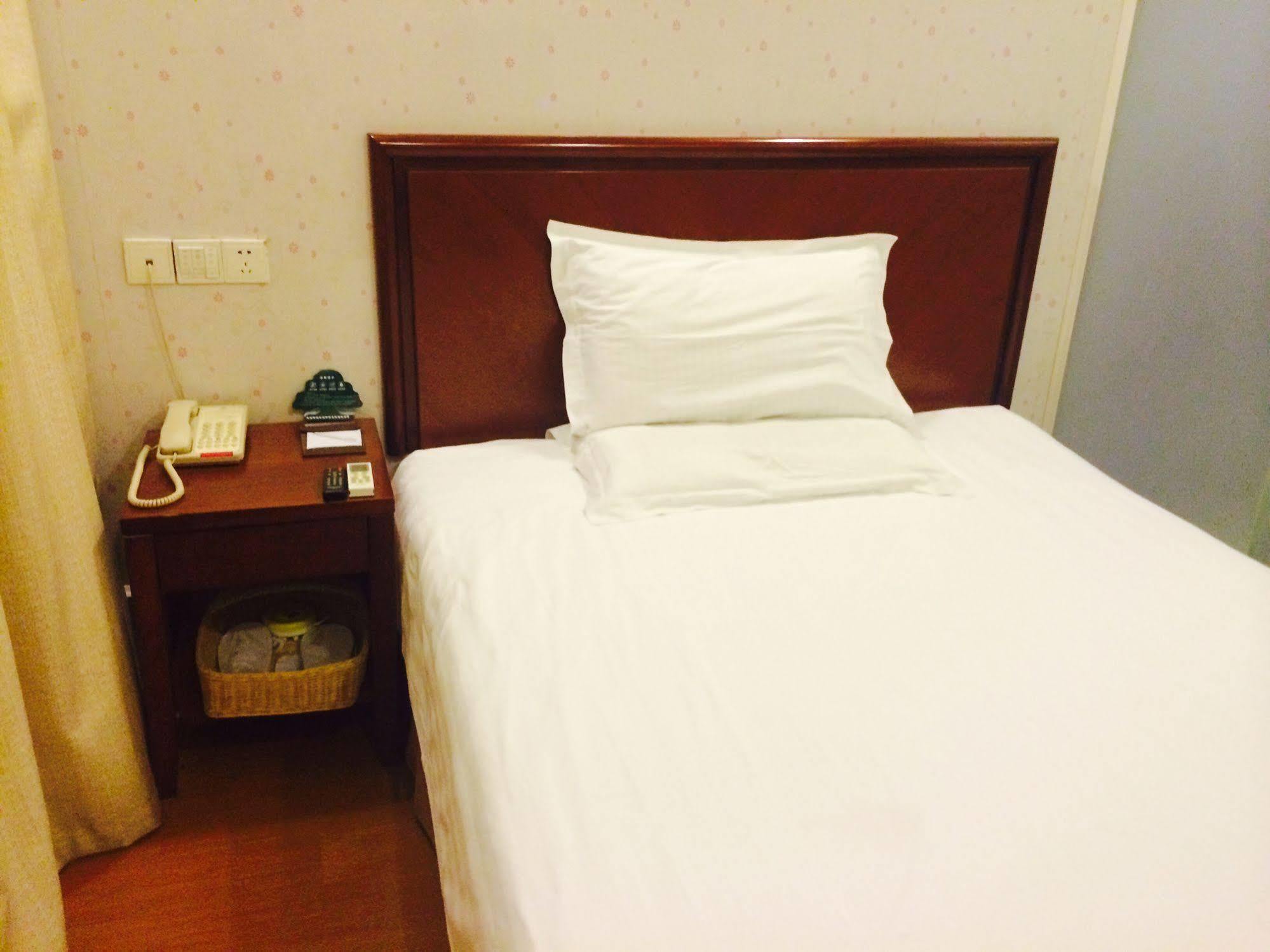 Greentree Inn Shanghai Dongming Road Subway Station Express Hotel Exterior foto