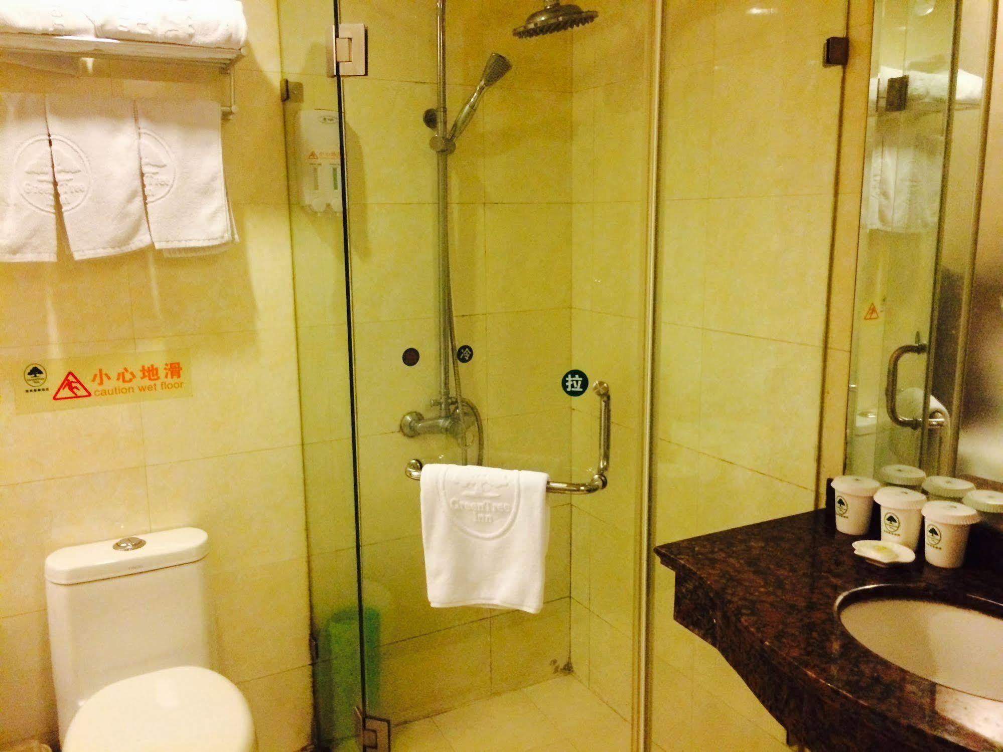 Greentree Inn Shanghai Dongming Road Subway Station Express Hotel Exterior foto