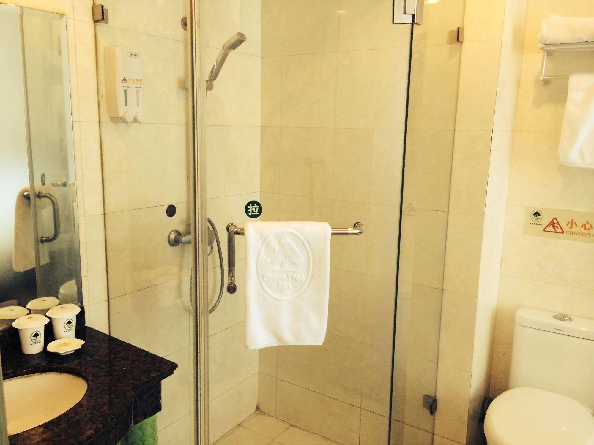 Greentree Inn Shanghai Dongming Road Subway Station Express Hotel Exterior foto