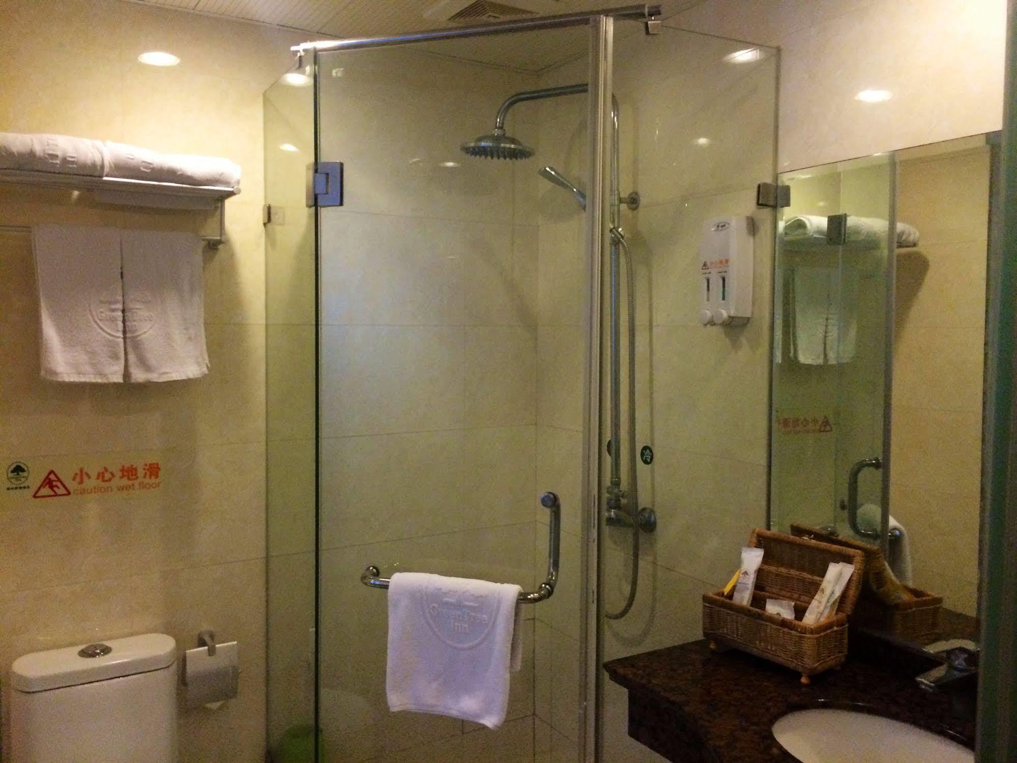 Greentree Inn Shanghai Dongming Road Subway Station Express Hotel Exterior foto