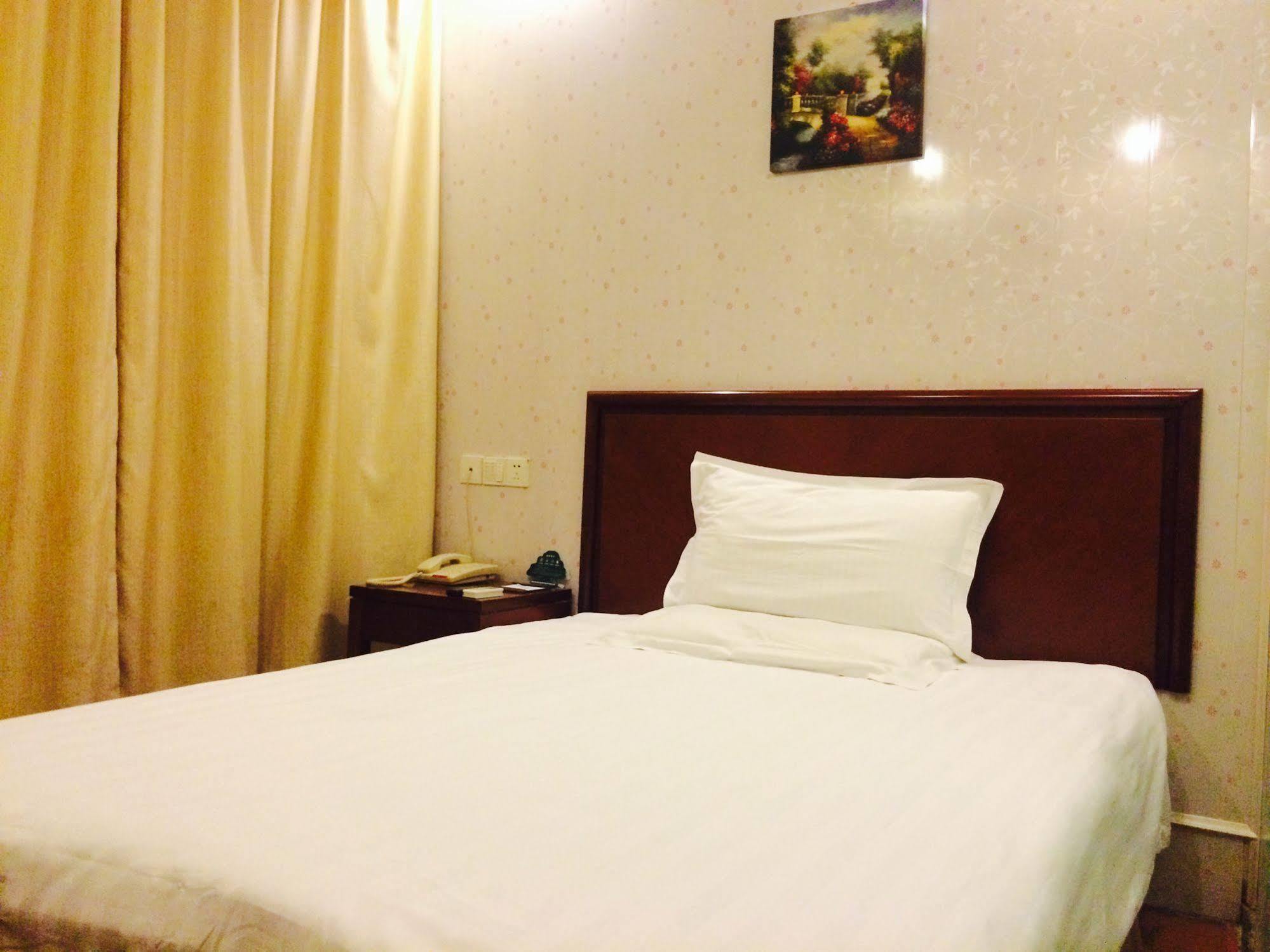 Greentree Inn Shanghai Dongming Road Subway Station Express Hotel Exterior foto